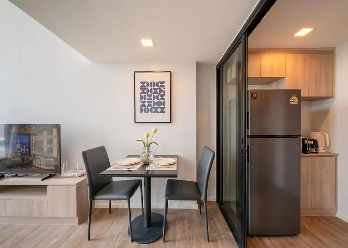 Near Bts L Duplex 42 Sqm L Rooptop Pool * 曼谷